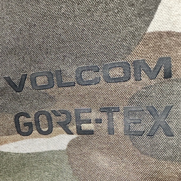 Volcom Gore-Tex camo jacket—weatherproof & unstoppable style! #Volcom #GoreTex!🔥 - Picture 2 of 10